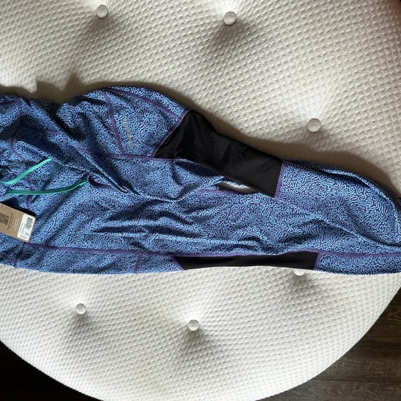 Brand new running tights. Patagonia. Super lightweight and cute for summer - Picture 2 of 3